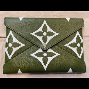 Brand new Louis Vuitton envelope clutch